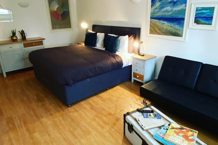 Room 4 of 37