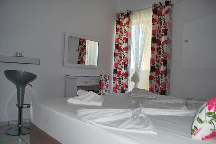 Room 2 of 162