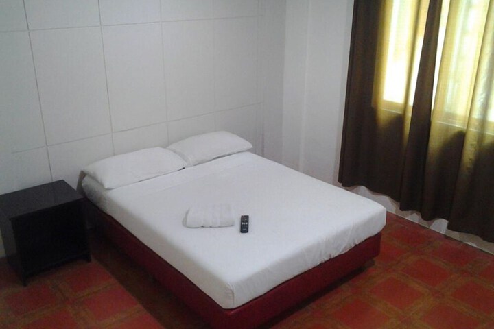 Room 13 of 37