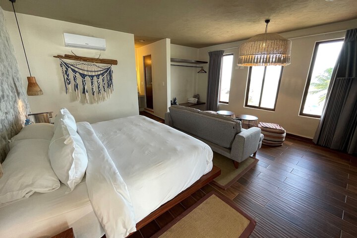 Room 8 of 38
