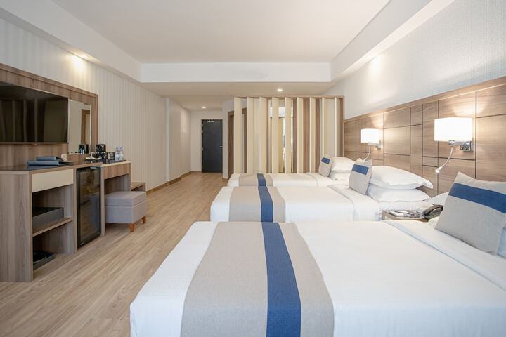 Room 10 of 73