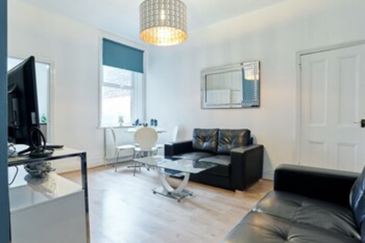 Lounge 7 of 57