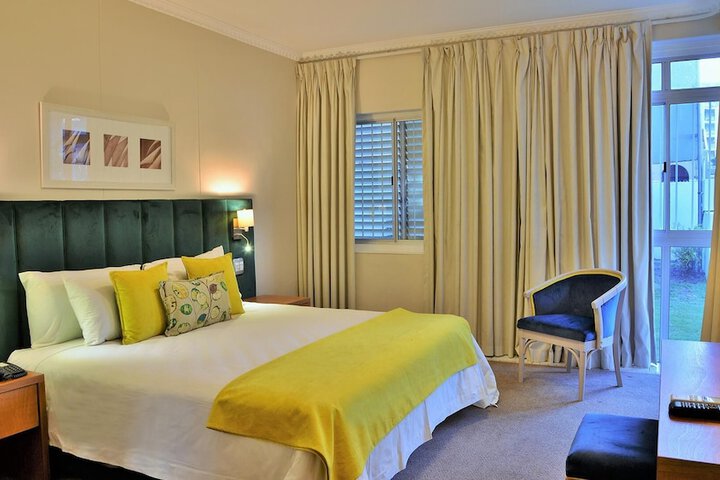 Room 52 of 370