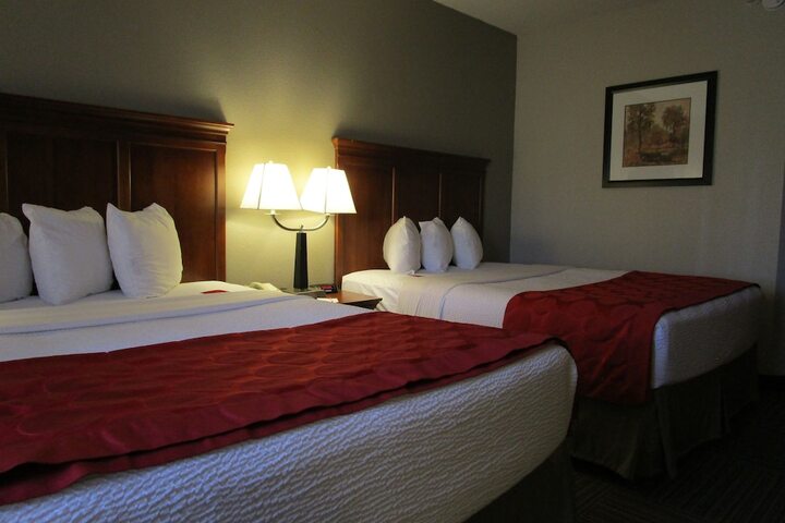 1 Queen Bed Accessible Room (14 of 17)