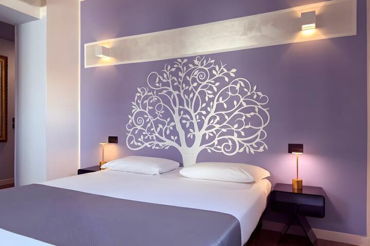 Room 48 of 106