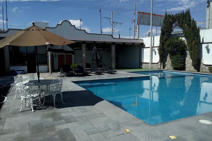 Pool Hotel
