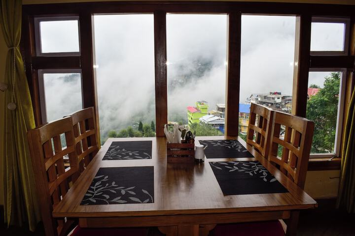 Dining 14 of 18