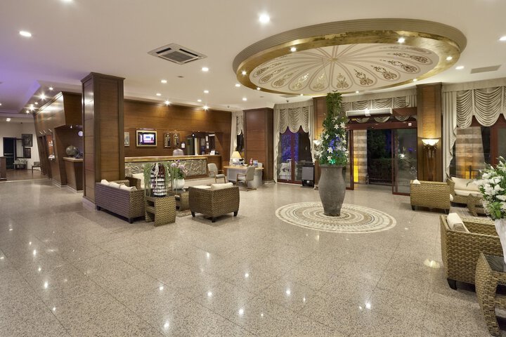 Entrance & Lobby