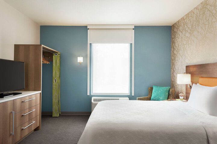 1 Queen Bed Studio (27 of 32)