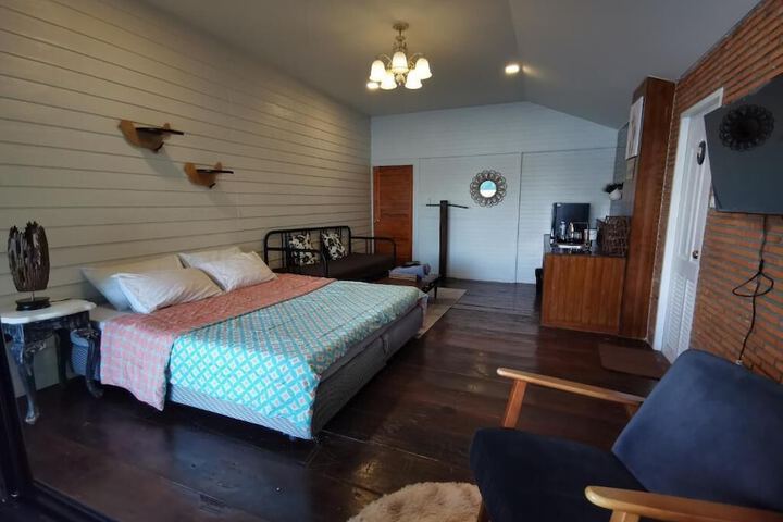 Room 4 of 91