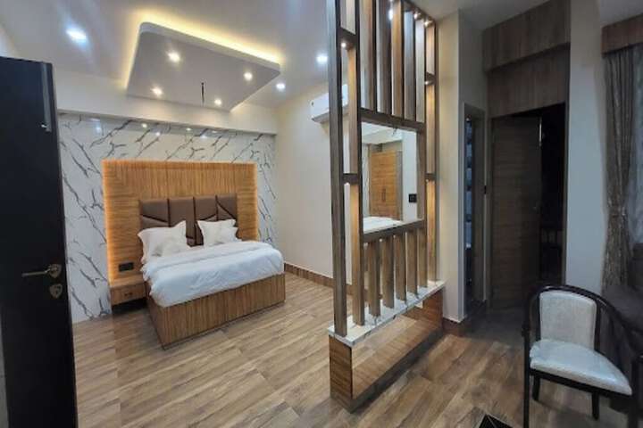 Room 11 of 44