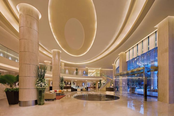 Entrance & Lobby