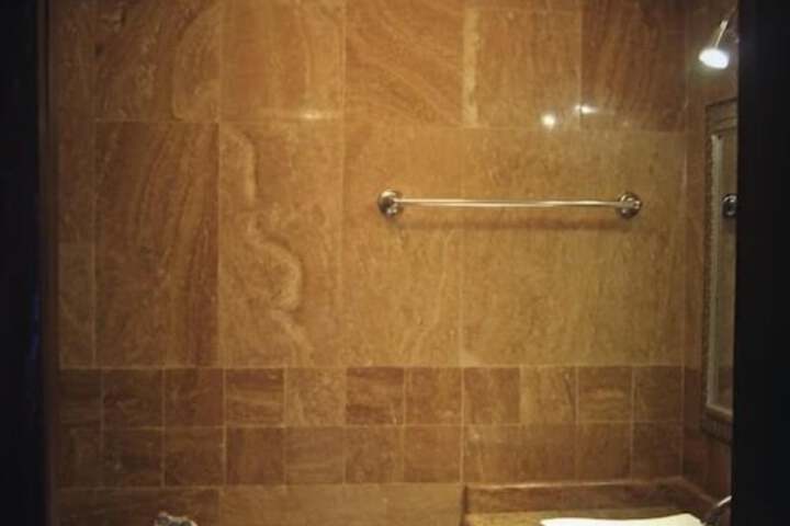 Room 8 of 28