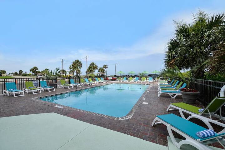 Pool 16 of 20