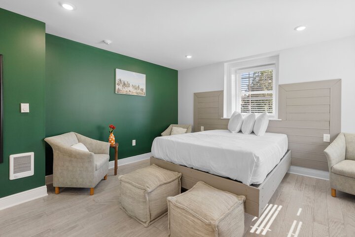 Room 12 of 33