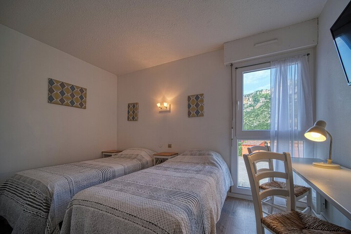 Room 12 of 42