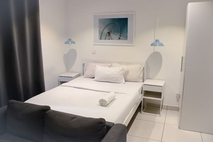 Room 16 of 158