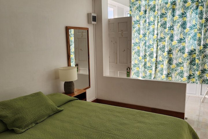 Room 37 of 98