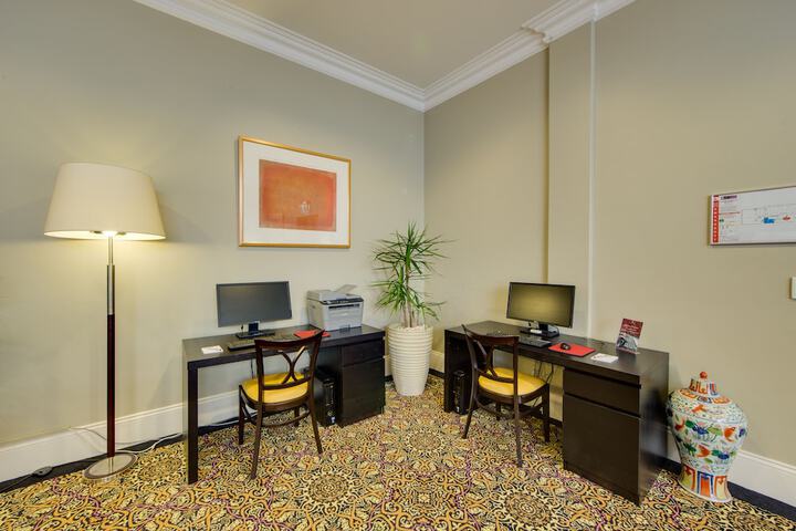 Business Center 28 of 38