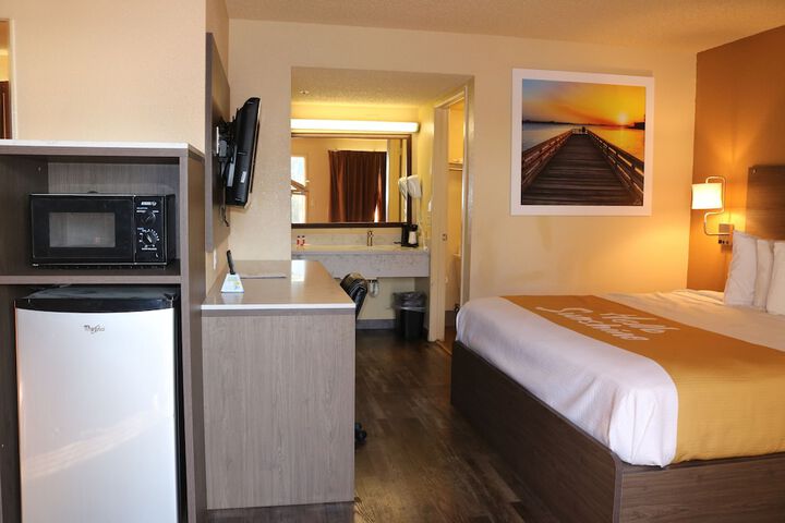 1 King Bed Mobility Accessible (4 of 20)