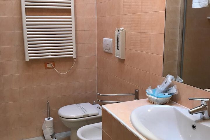 Room 25 of 44