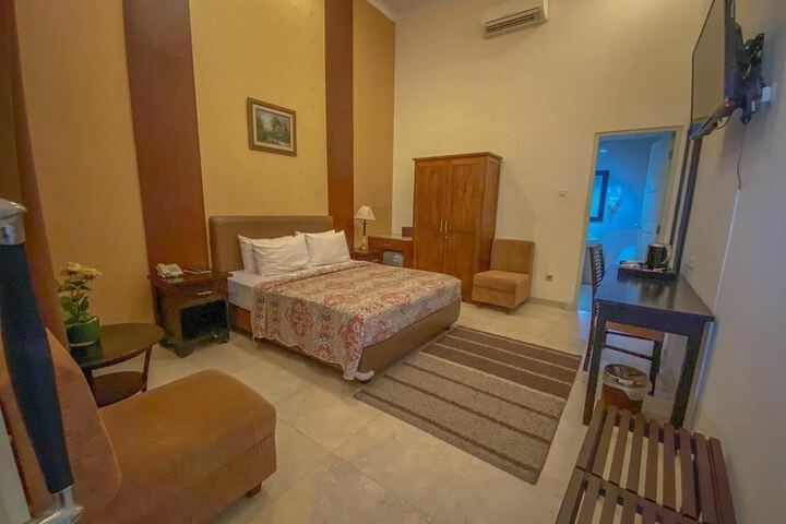 Room 16 of 33