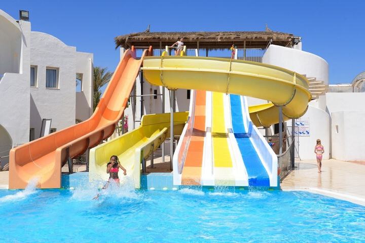 Pool 10 of 17