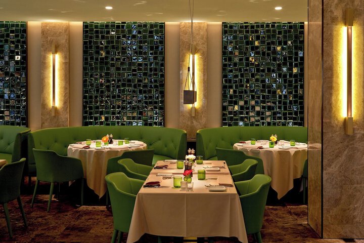 Dining 33 of 67