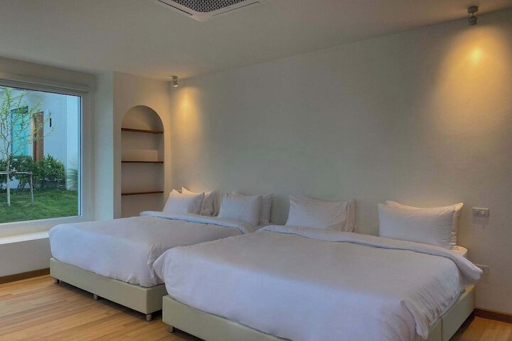 Room 2 of 7
