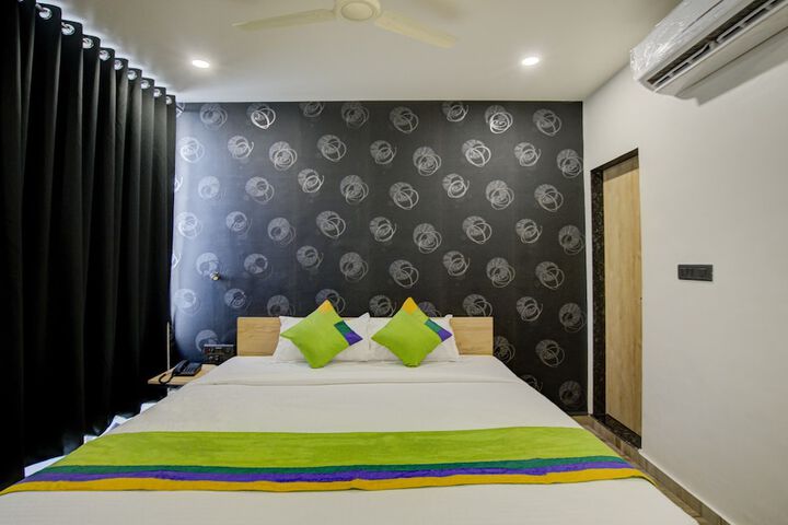 Room 10 of 27