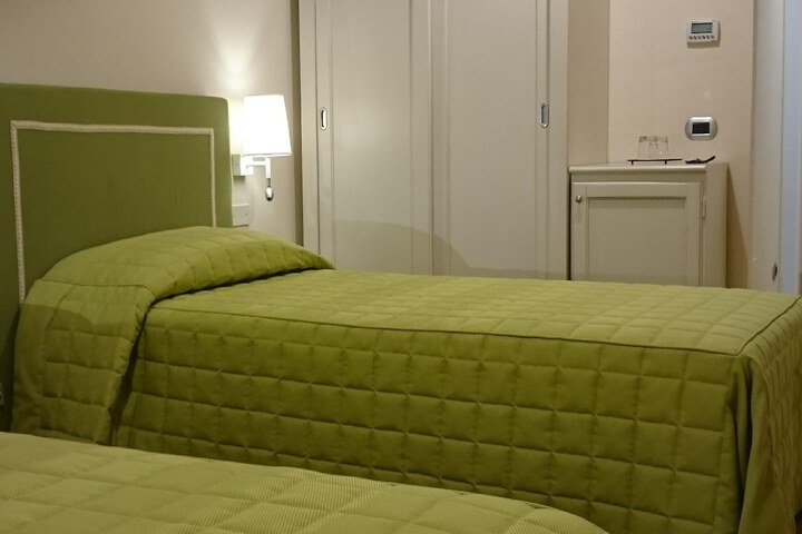 Room 22 of 60