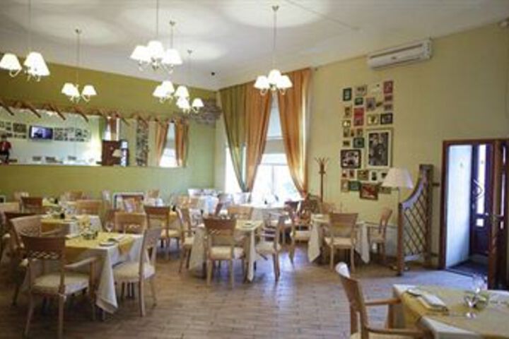 Dining 21 of 24