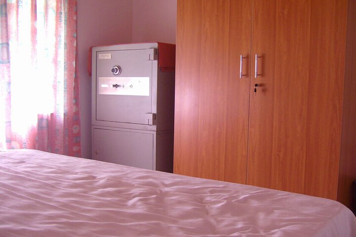 Room 5 of 84
