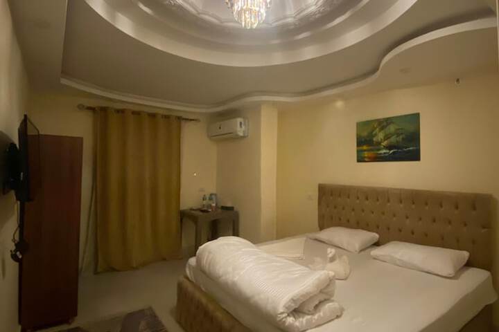 Room 13 of 26