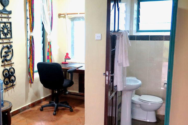 Room 10 of 14