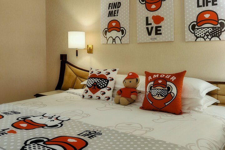 Room 33 of 175