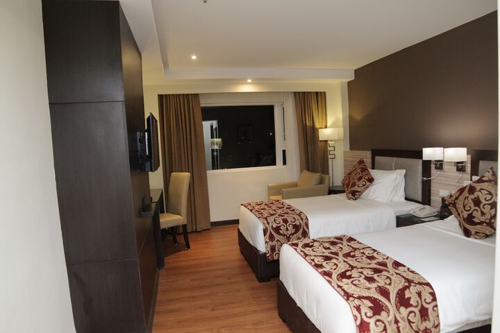 Room 5 of 32