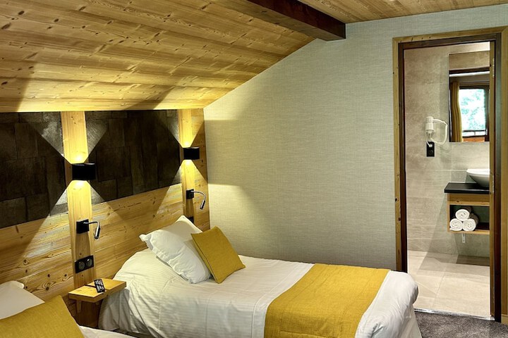 Room 25 of 153