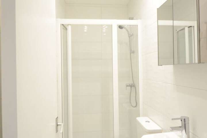 Room 146 of 371