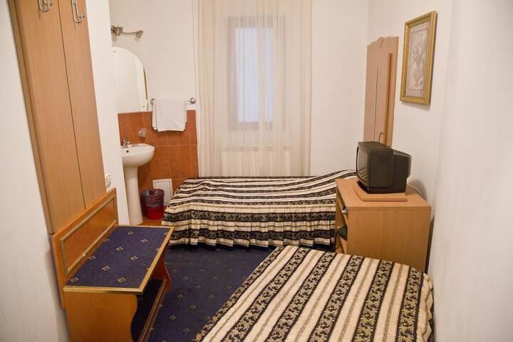 Room 2 of 52