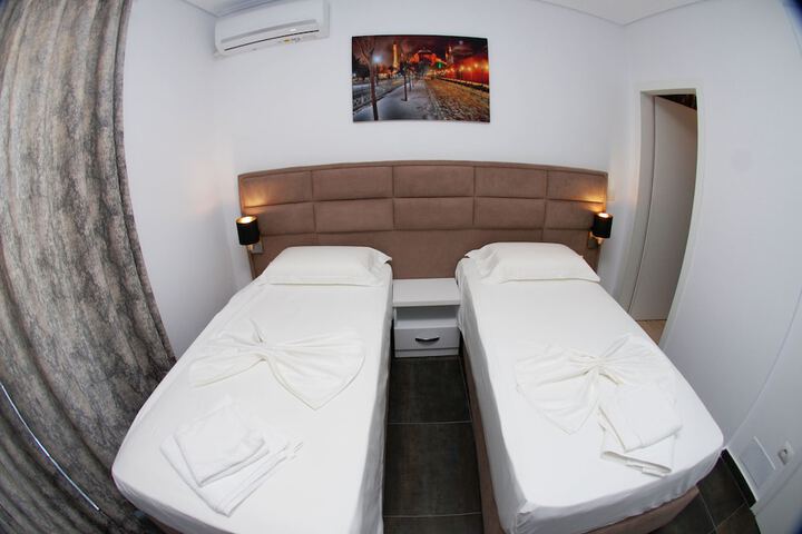 Room 9 of 24