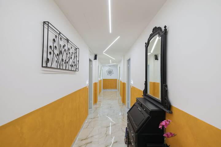 Ballroom/Hall 36 of 40