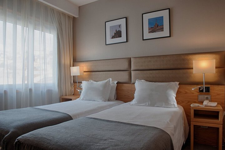 Room 6 of 27
