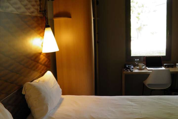 Room 7 of 16