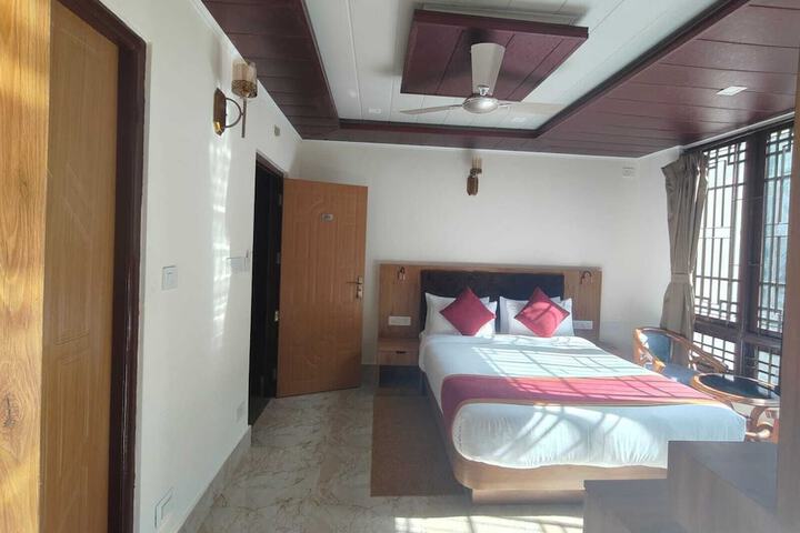 Room 9 of 73