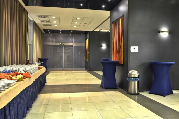 Business Center 43 of 47