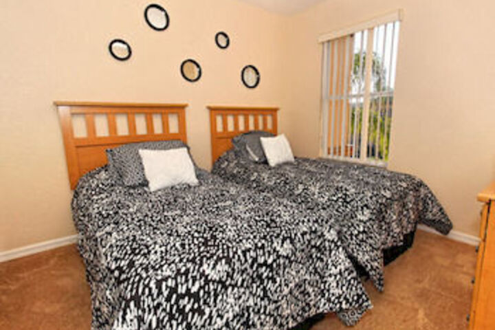 Room 163 of 380