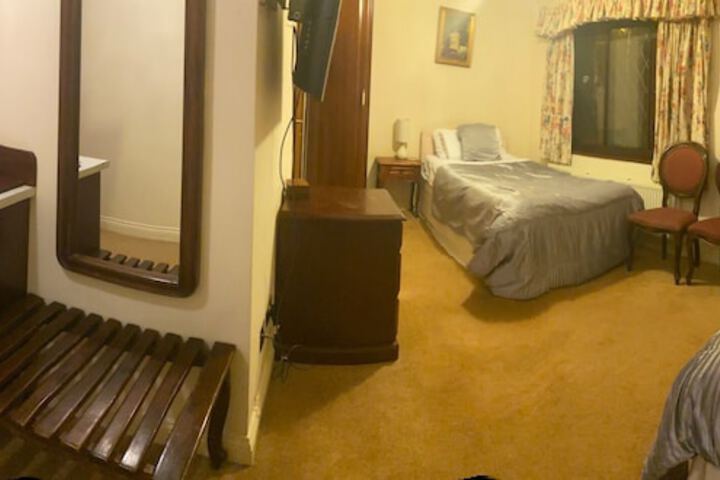 Room 5 of 17