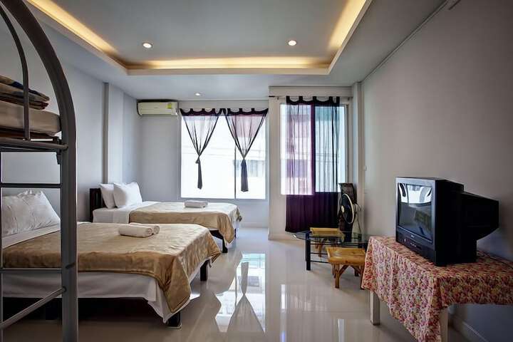 Room 9 of 28