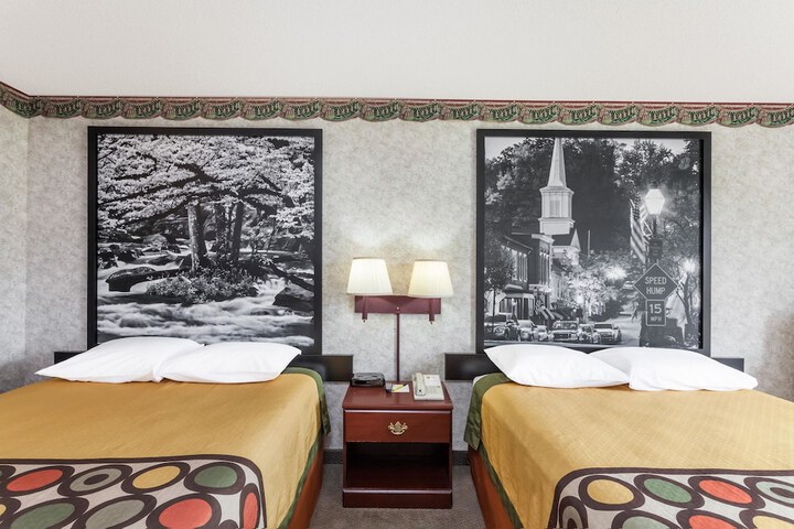 2 Queen Beds (3 of 7)